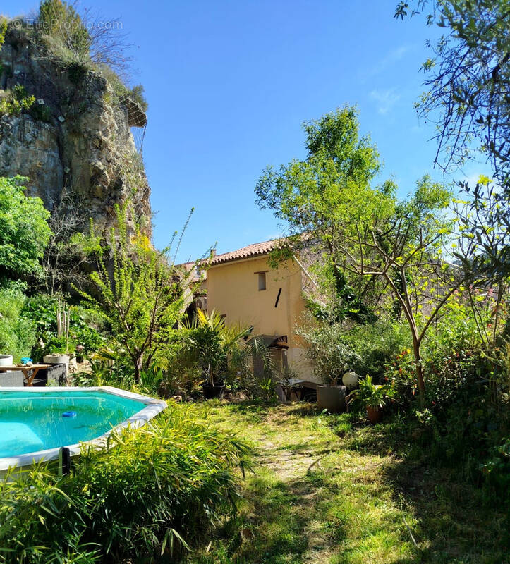 Maison à CHATEAUDOUBLE
