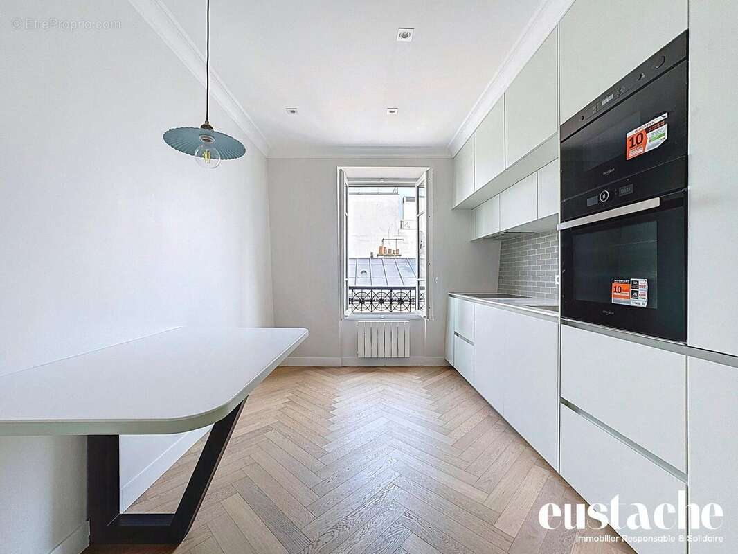 Appartement à PARIS-10E