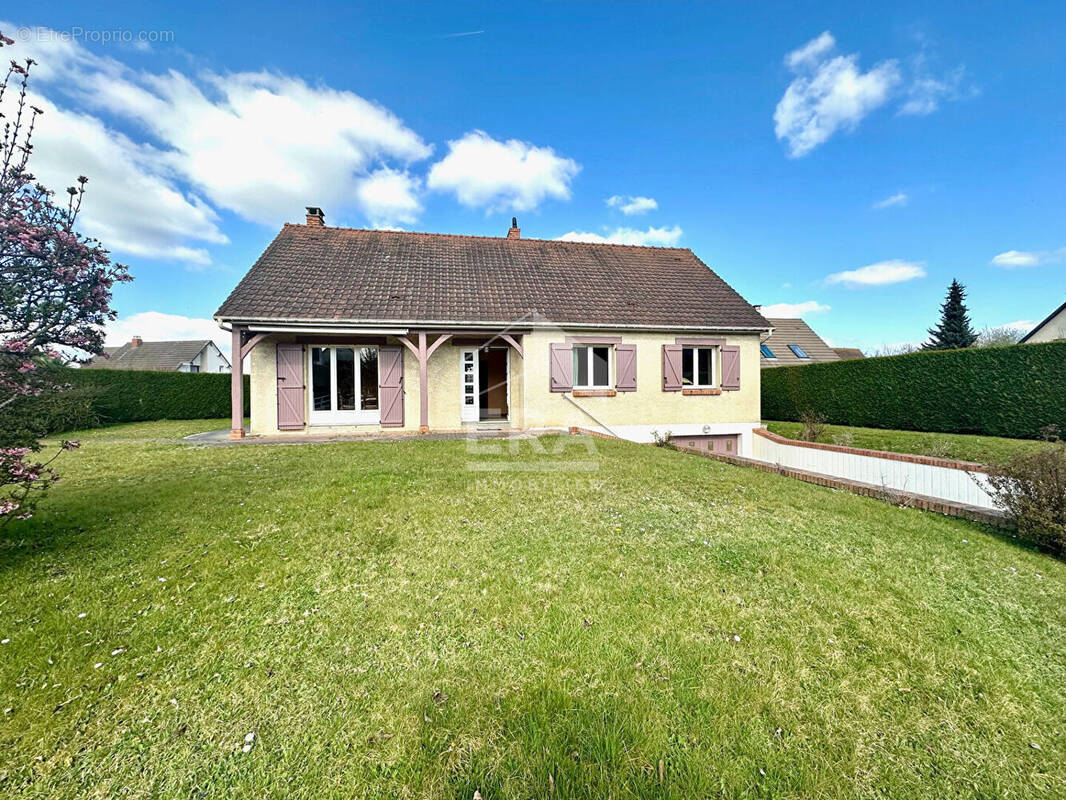 Maison à LE MESNIL-ESNARD