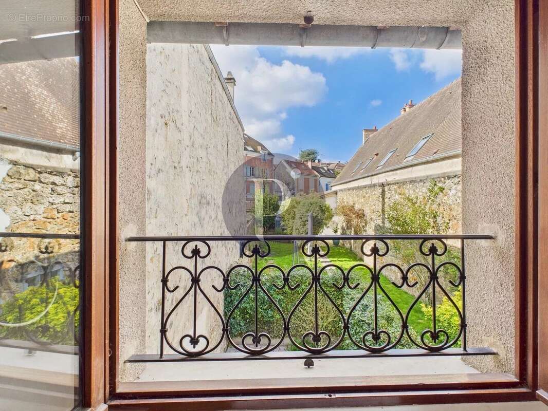 Maison à VERRIERES-LE-BUISSON