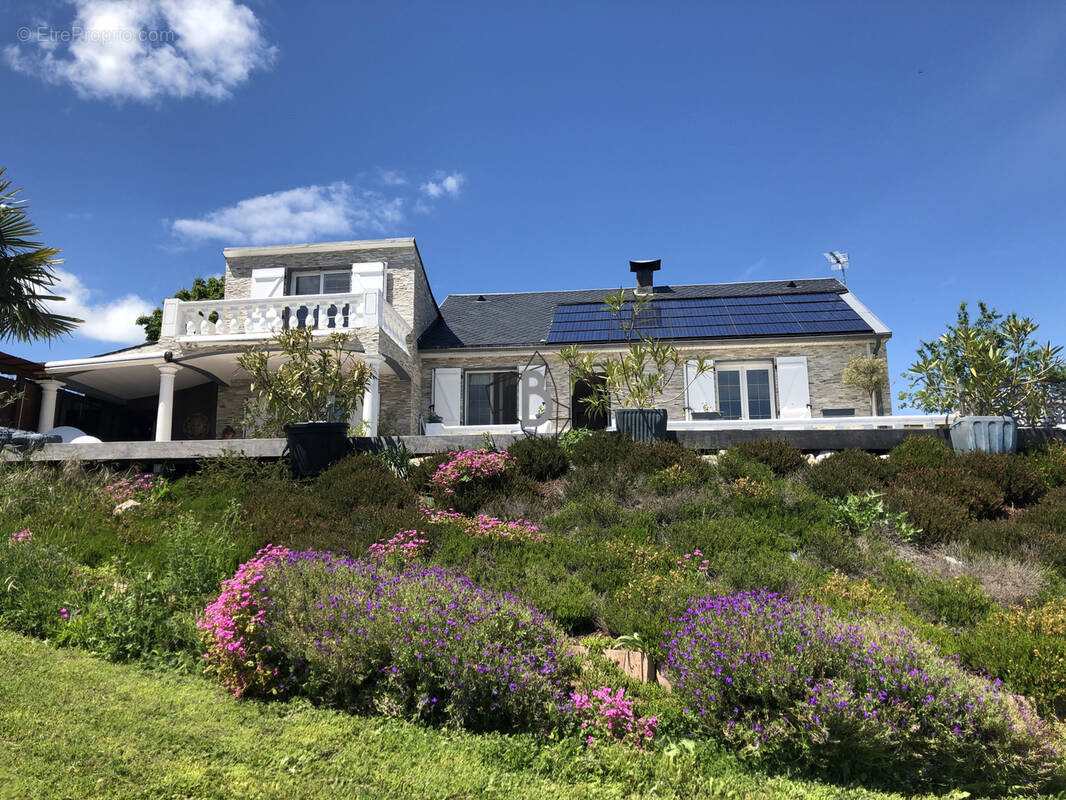 Maison à PRADINAS