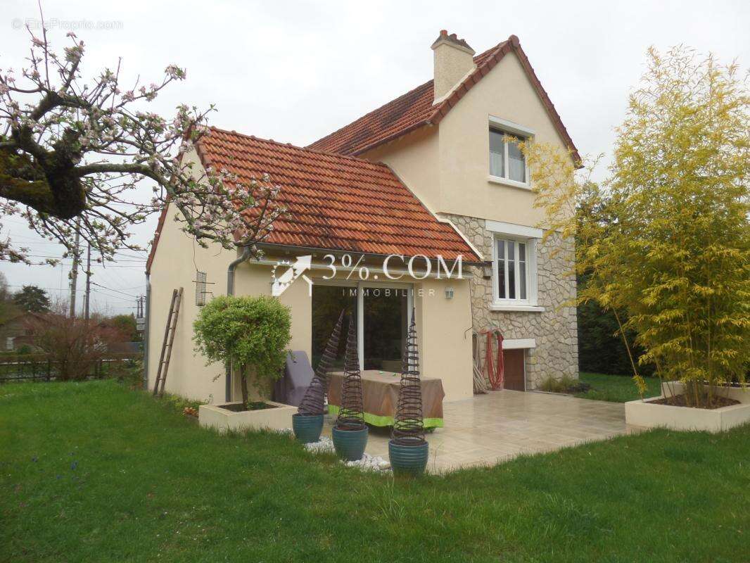 Maison à LA CHAPELLE-LA-REINE