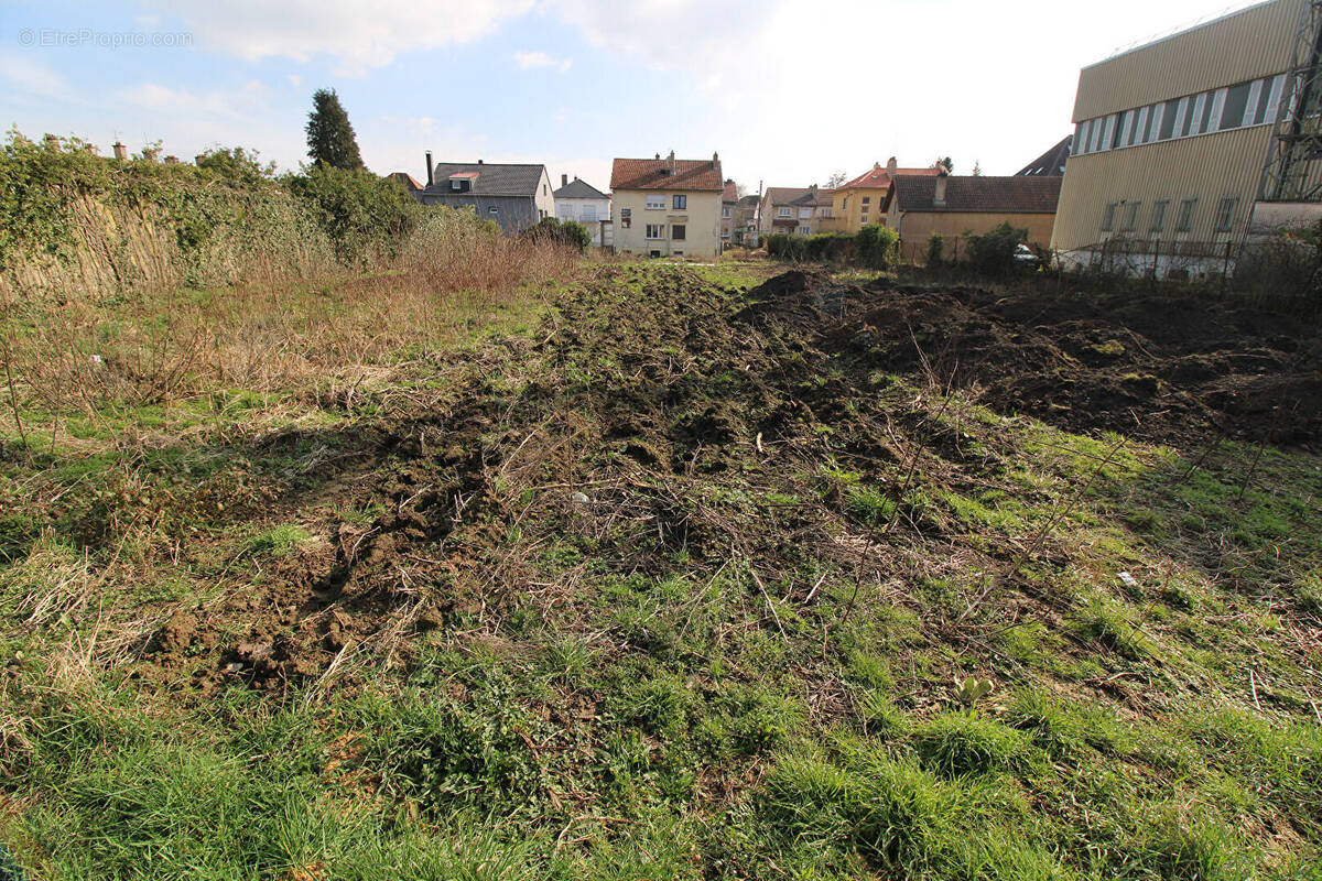 Terrain à BOUZONVILLE