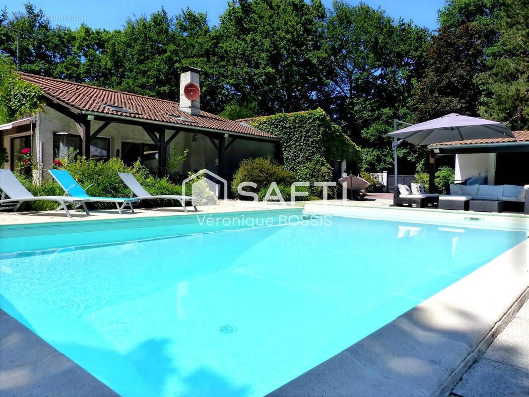 Photo 1 - Maison à VENANSAULT
