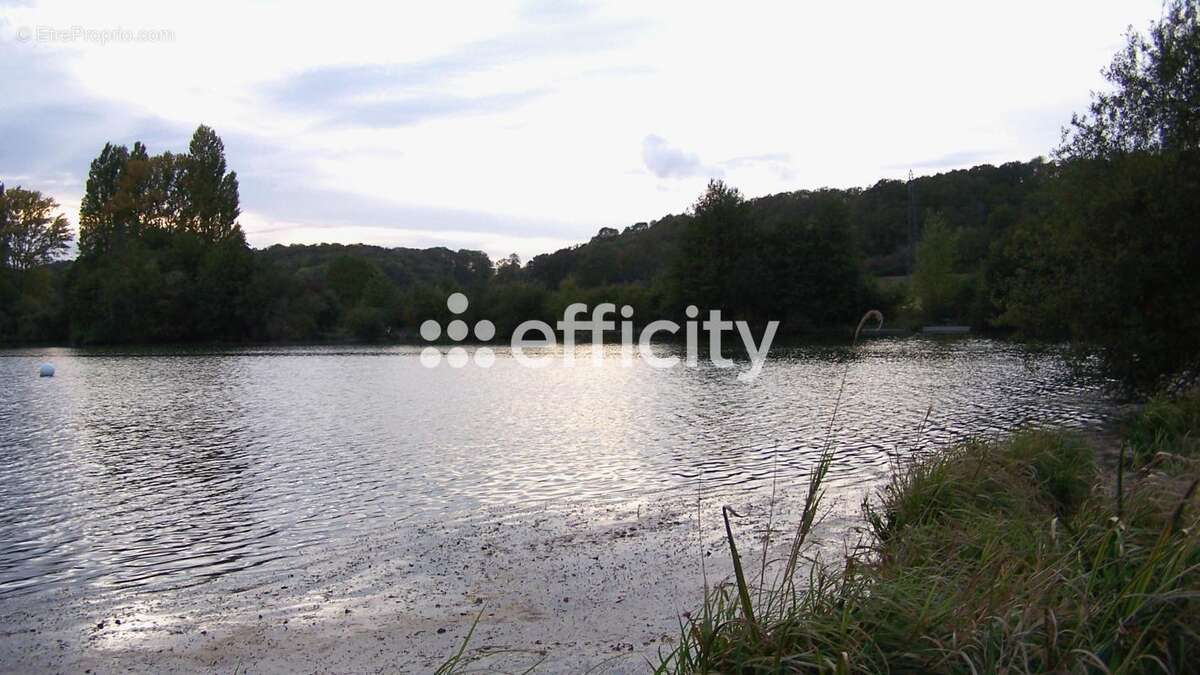 Terrain à SAINT-PIAT