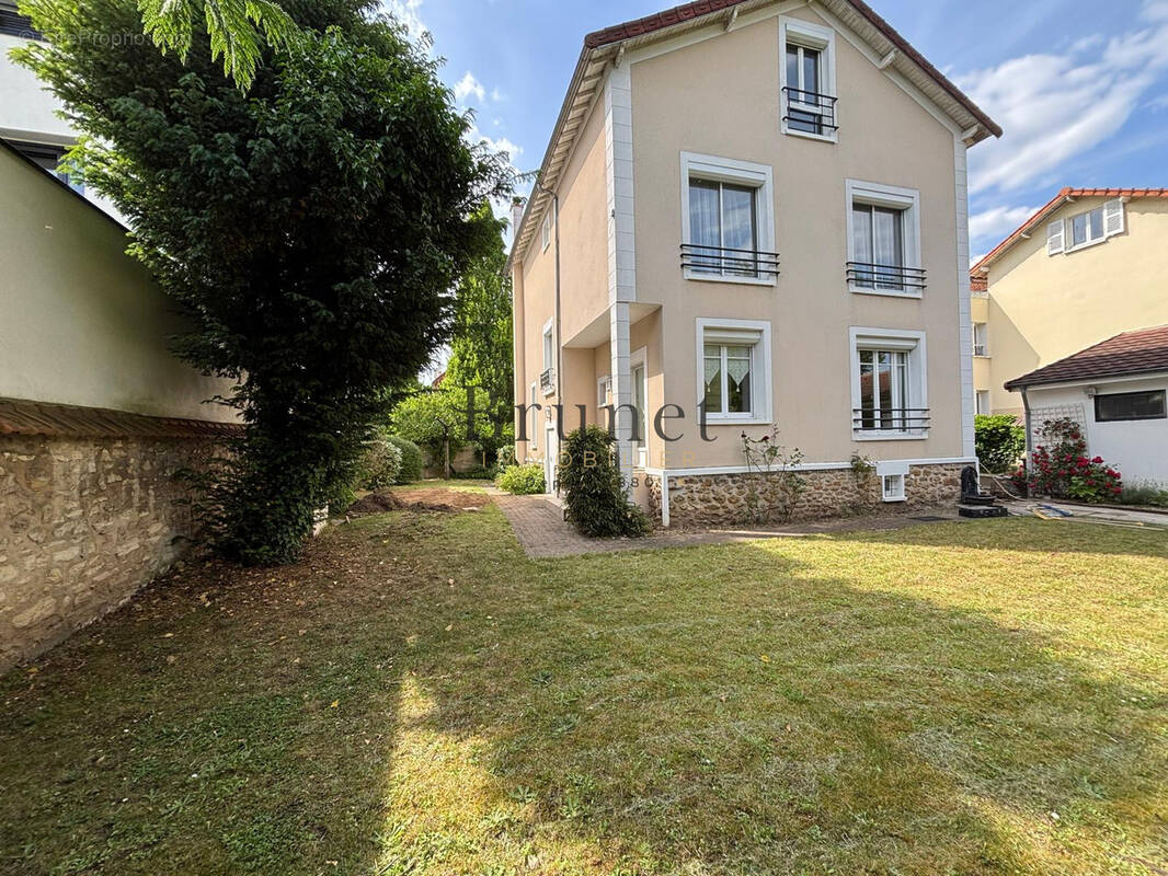 Maison à SAINT-MAUR-DES-FOSSES
