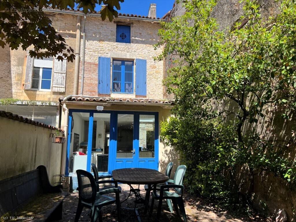 Maison à RUFFEC