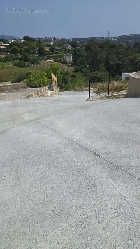 Terrain à MOUGINS
