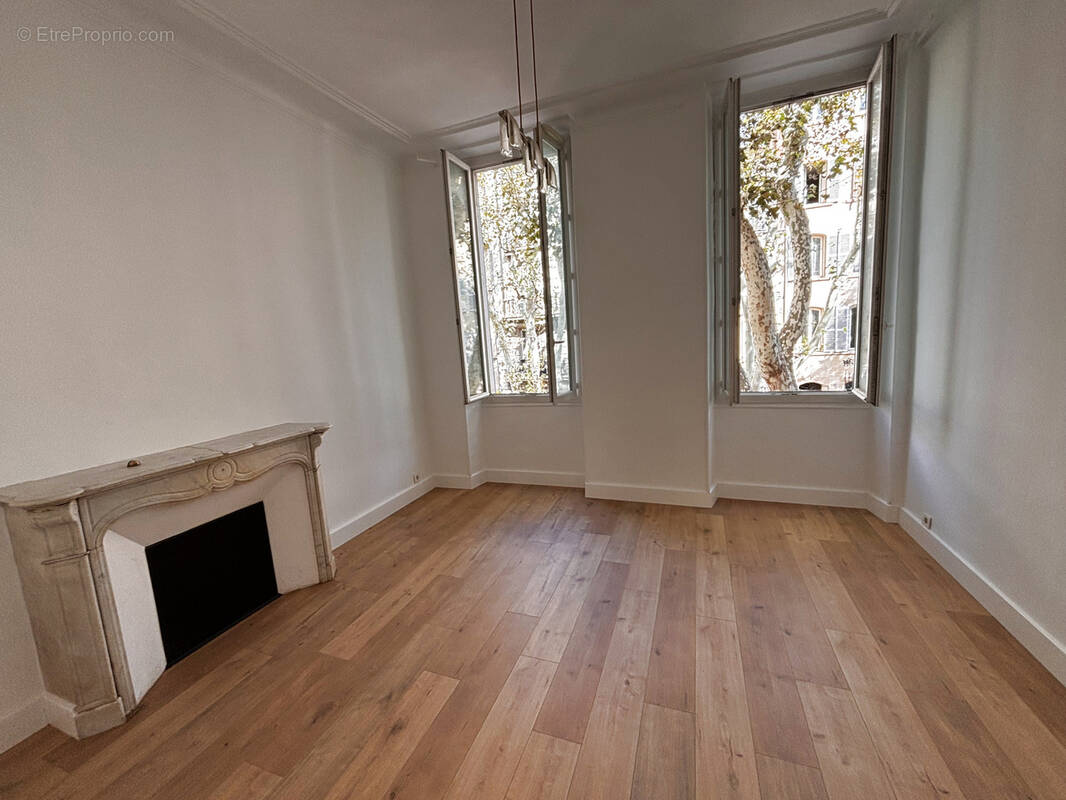 Appartement à MARSEILLE-1E