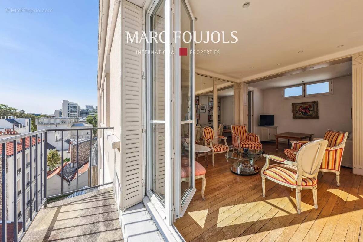 Appartement à PARIS-15E