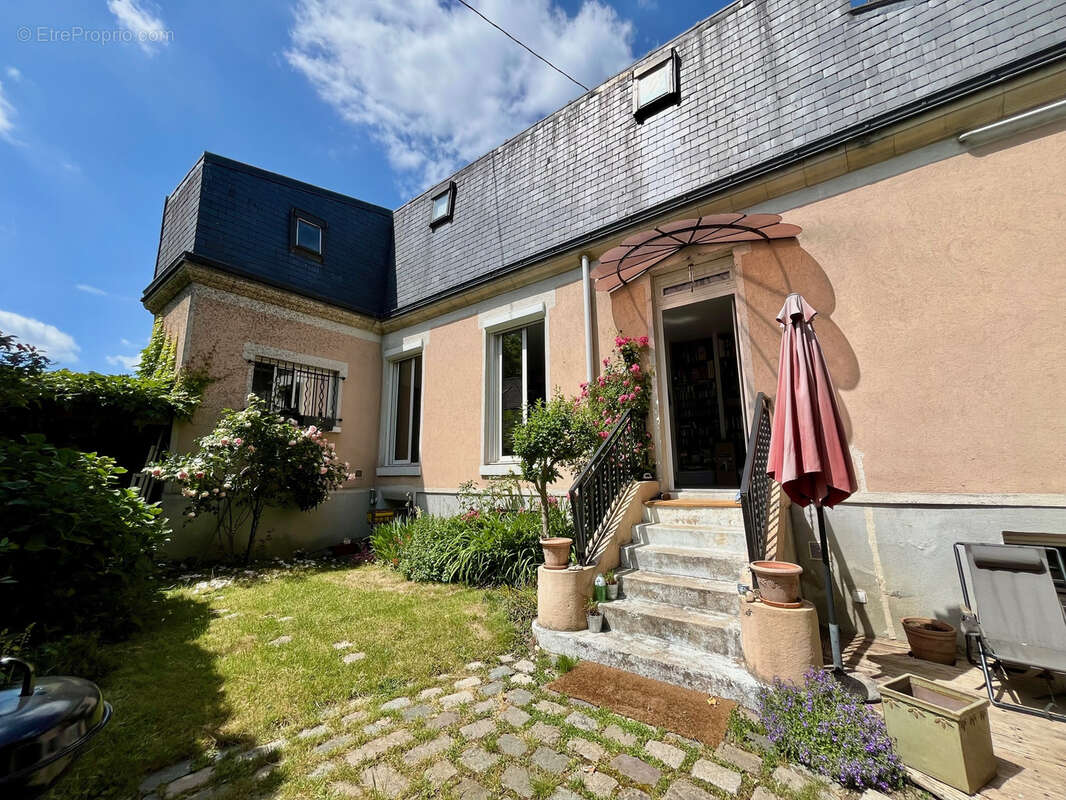 Maison à SAINT-MAUR-DES-FOSSES