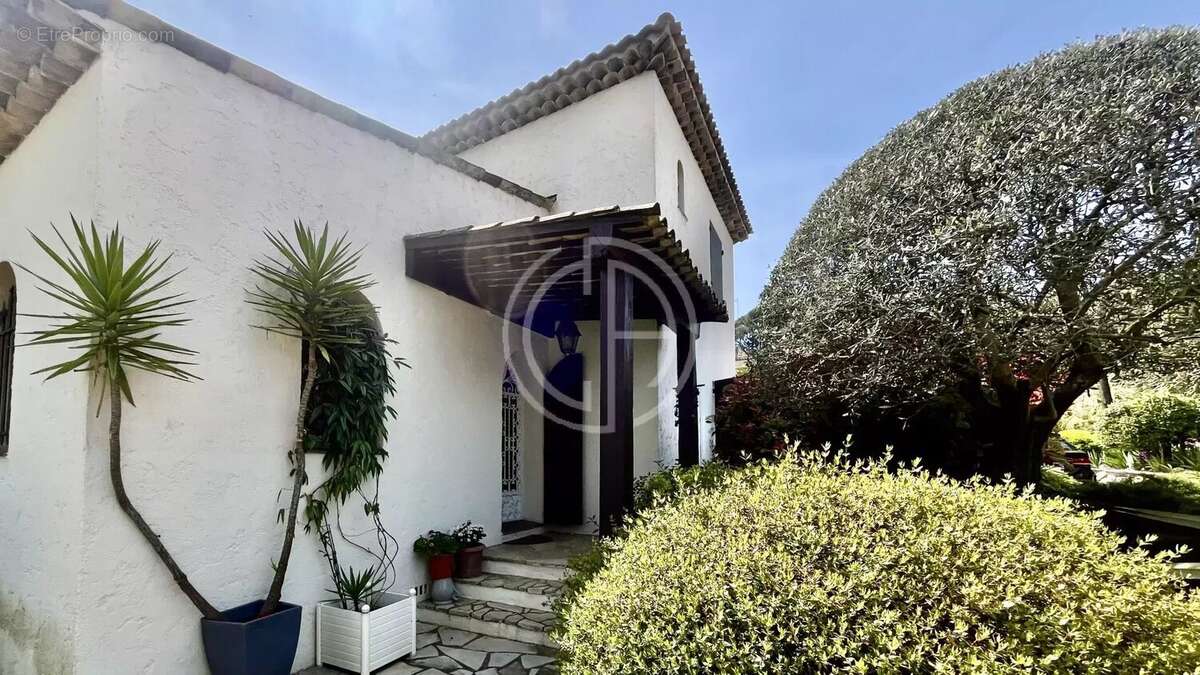 Maison à MOUGINS