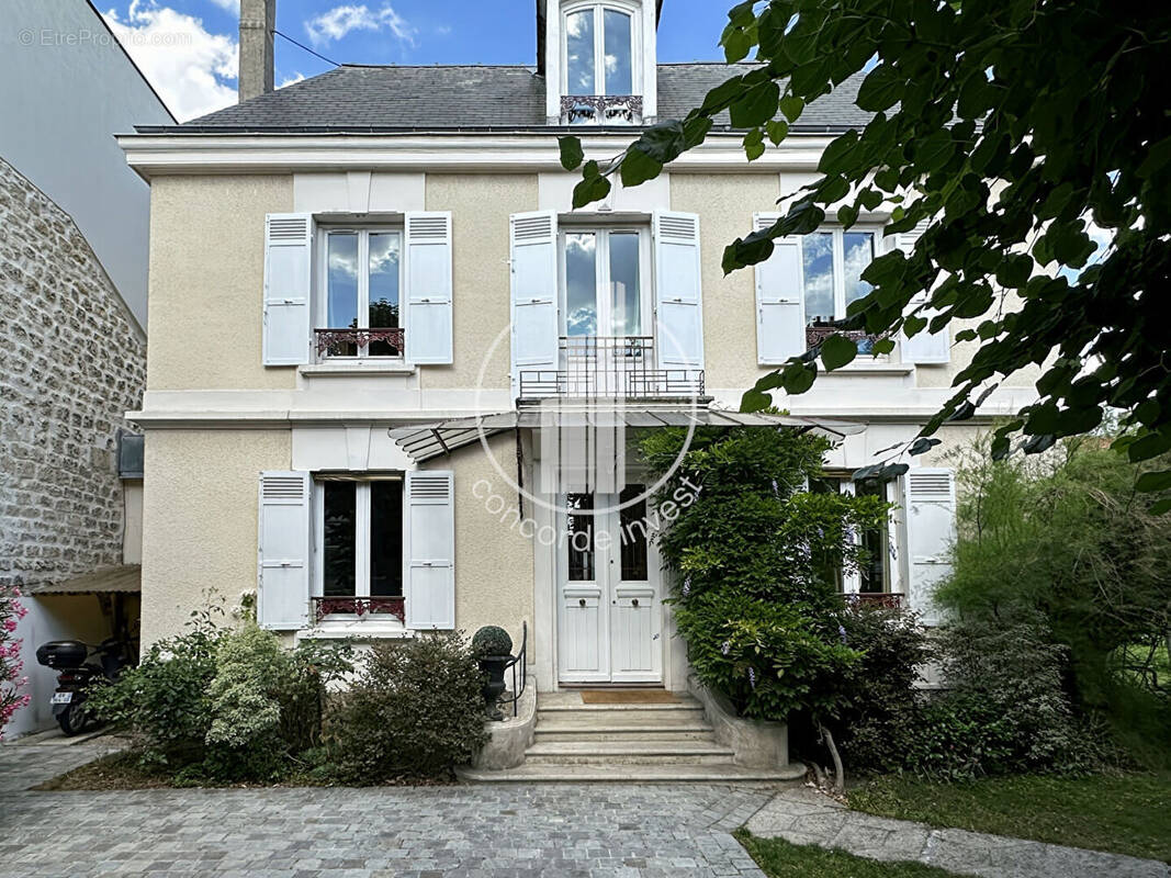 Maison à ASNIERES-SUR-SEINE