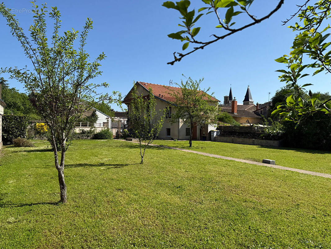 Maison à LIGUGE
