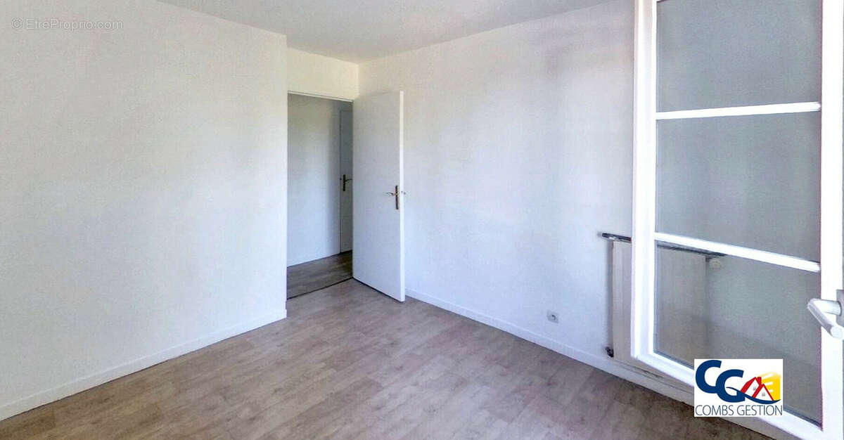 Appartement à COMBS-LA-VILLE