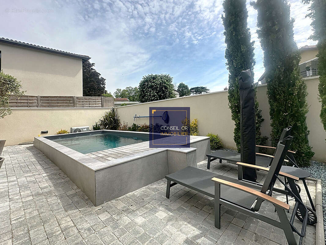 Appartement à SAINT-GENIS-LAVAL
