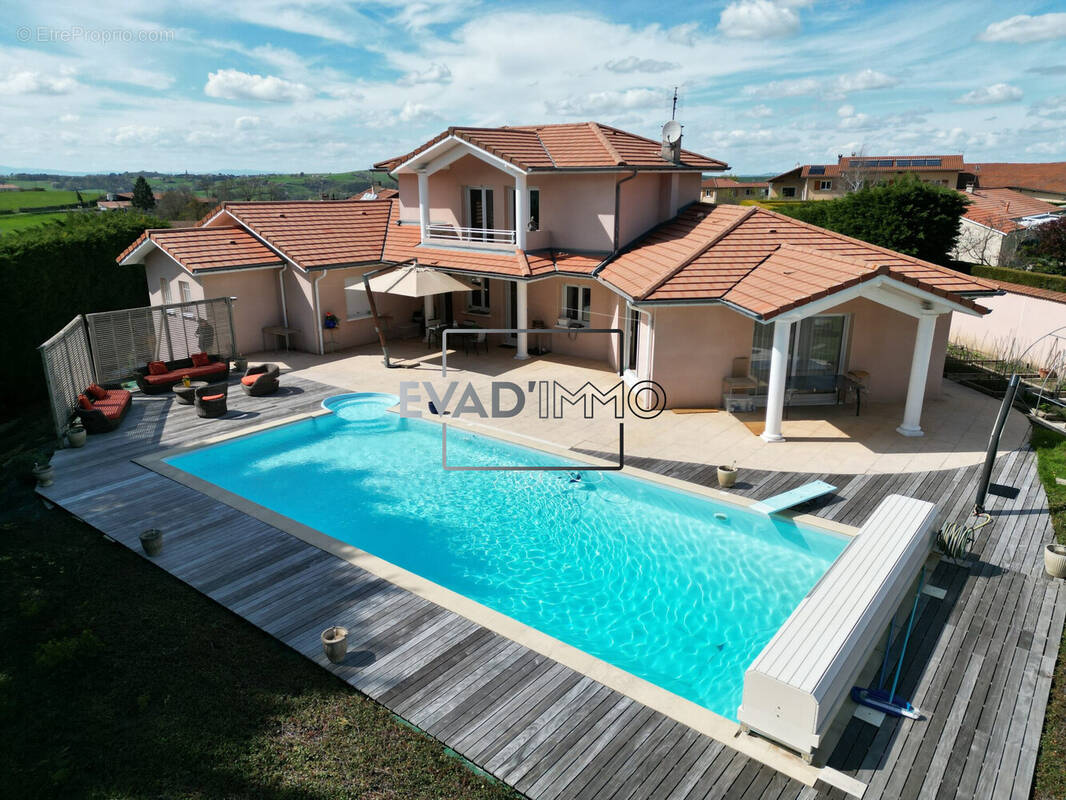 Maison à CHAZELLES-SUR-LYON