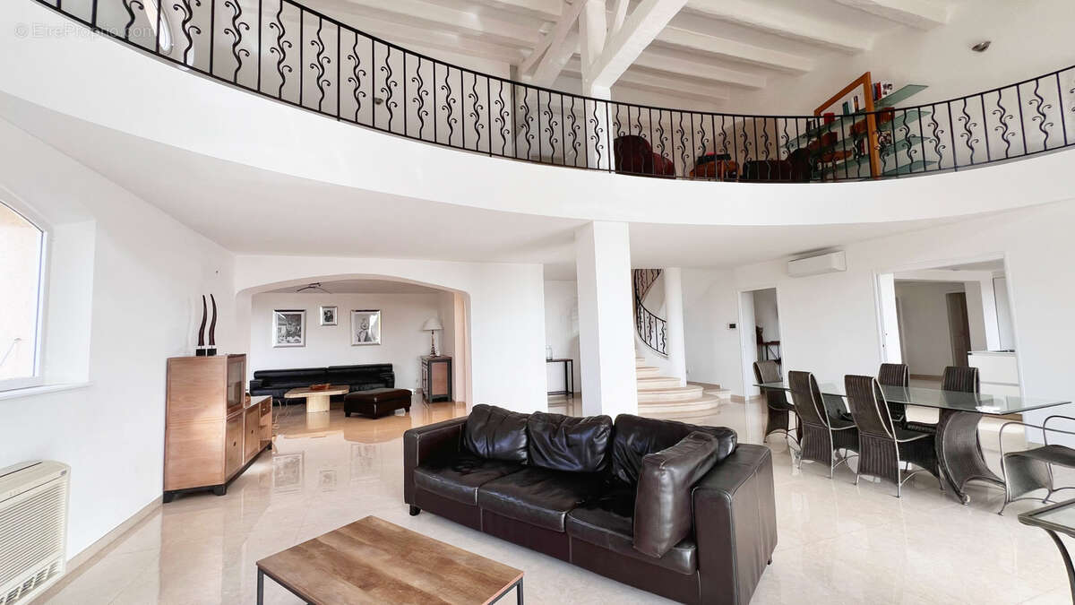 Maison à VALLAURIS