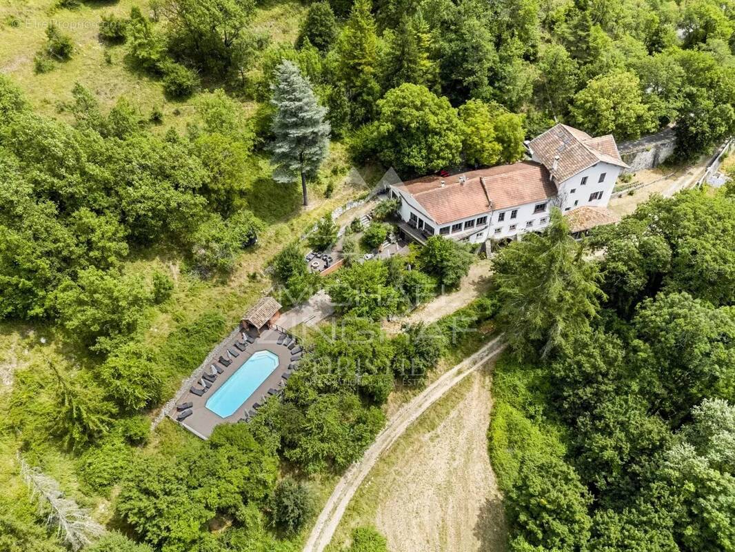 Maison à GREOLIERES
