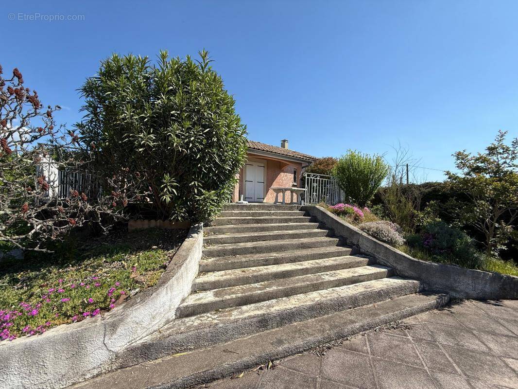 Maison à LABLACHERE