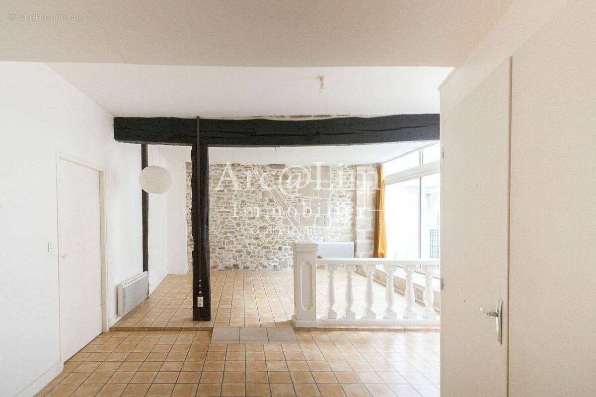 Appartement à SAINT-LEONARD-DE-NOBLAT