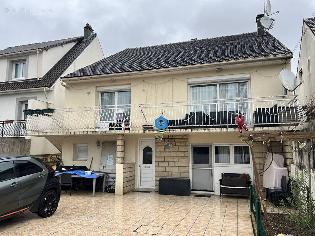 Maison à SARCELLES