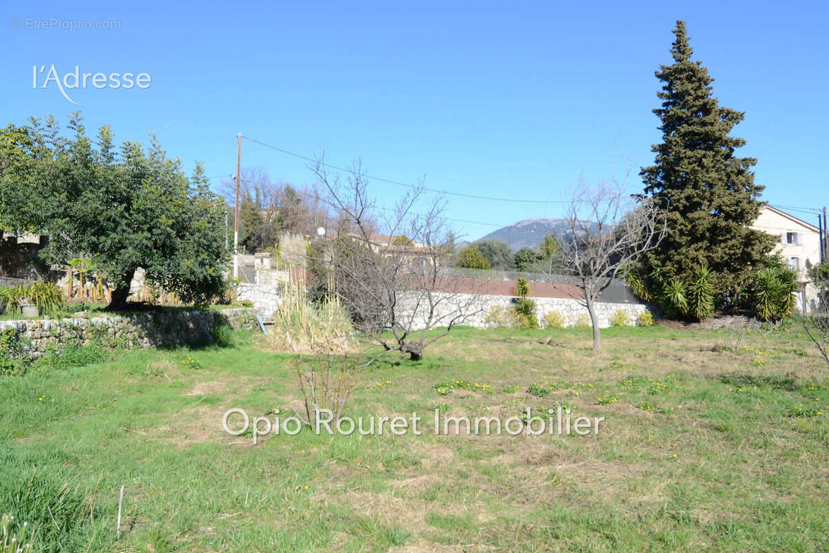 Terrain à LE ROURET