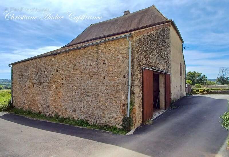 Maison à CLUNY