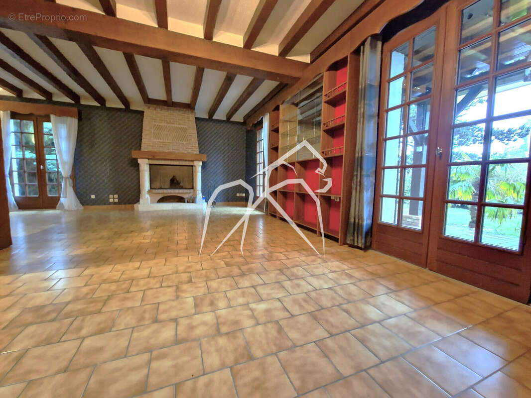 Maison à LE MESNIL-ESNARD