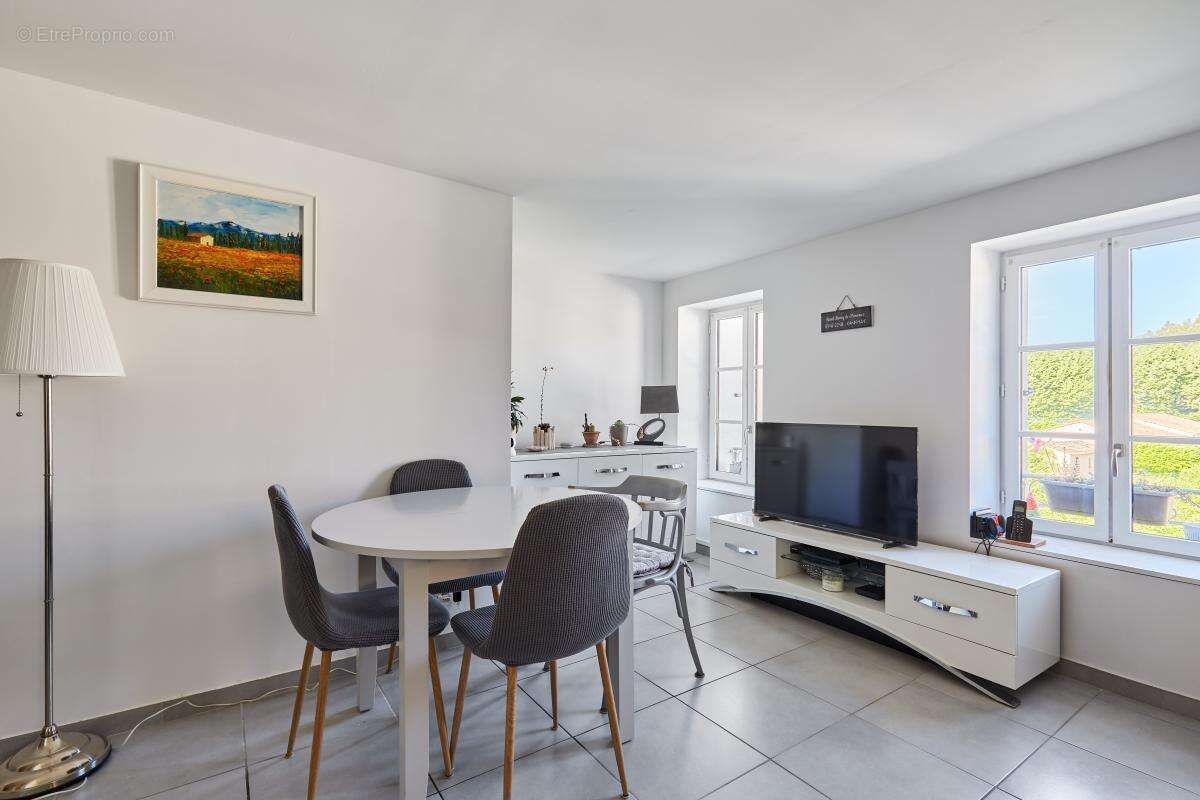 Appartement à MEYRARGUES