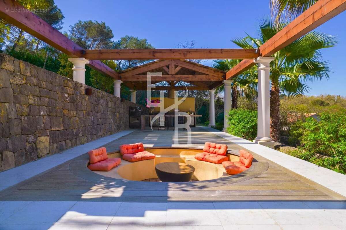 Maison à MOUGINS