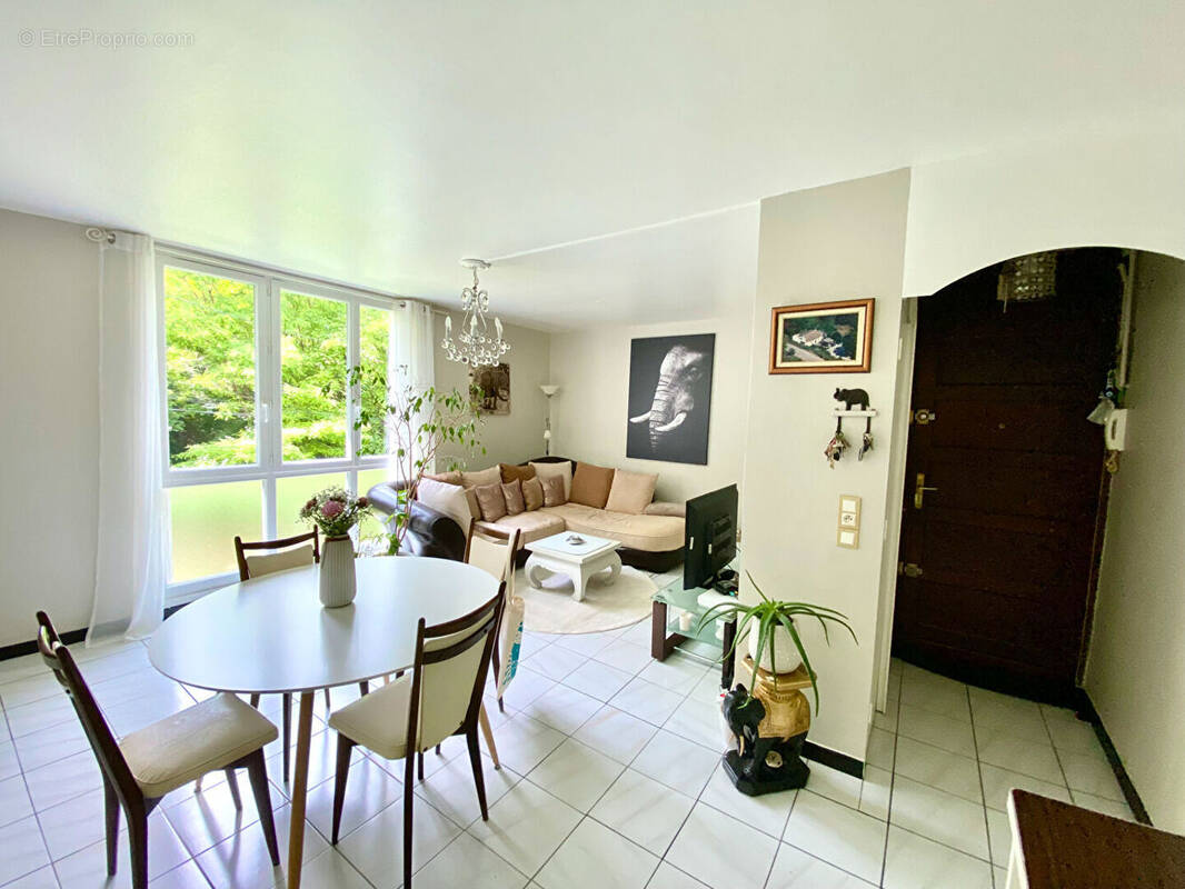 Appartement à COLLONGES-AU-MONT-D&#039;OR