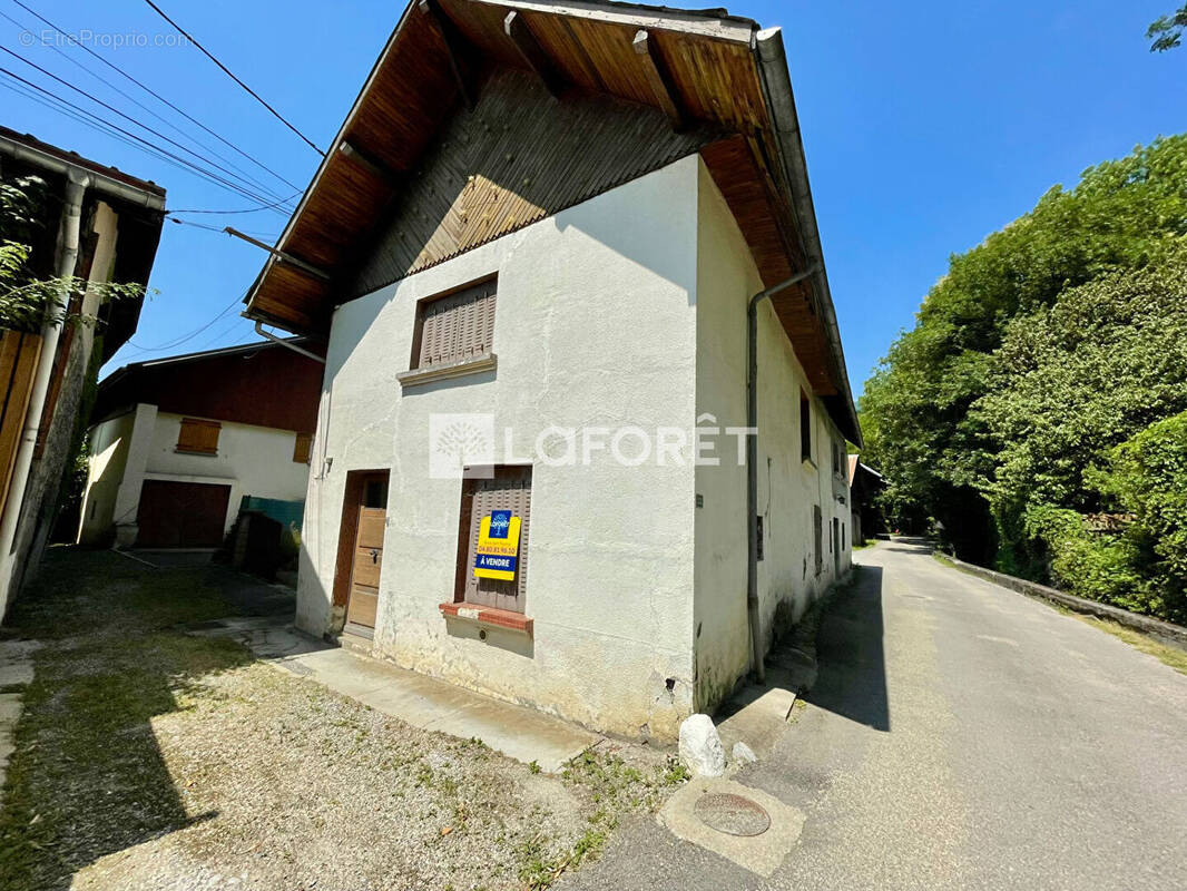 Maison à GILLY-SUR-ISERE