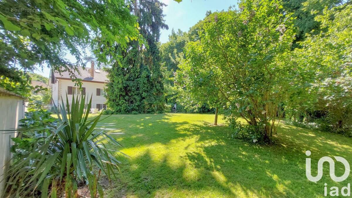Photo 1 - Maison à LE MESNIL-SAINT-DENIS