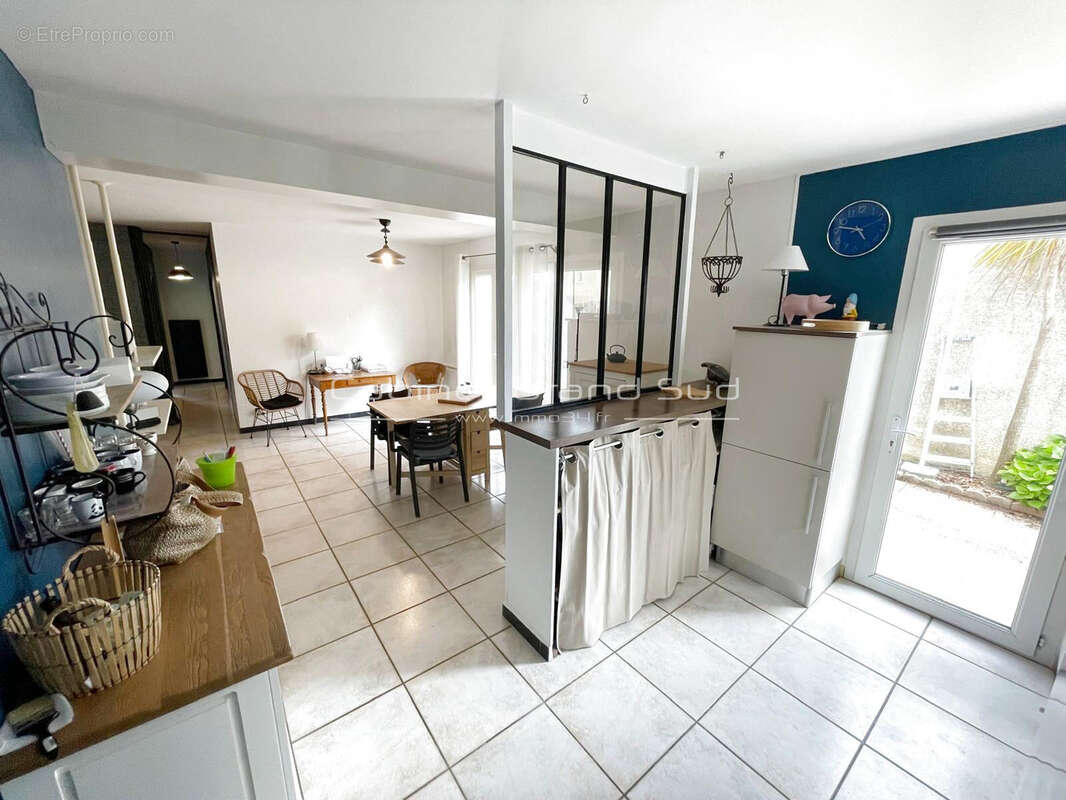 Maison à MAUGUIO