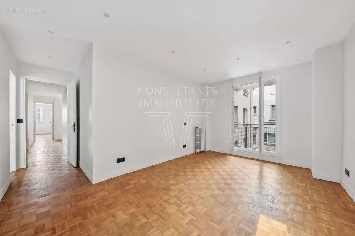 Appartement à PARIS-16E