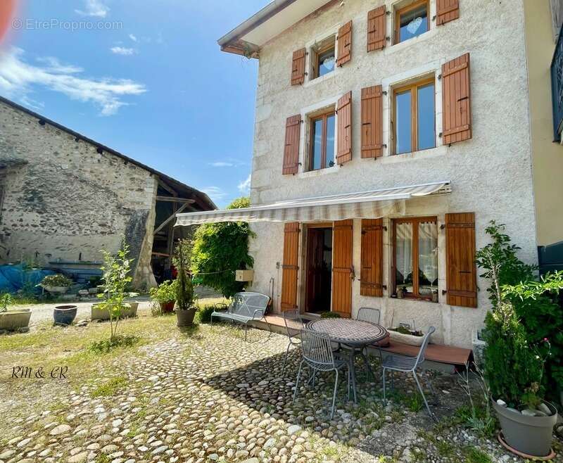 Maison à SAINT-GENIS-POUILLY