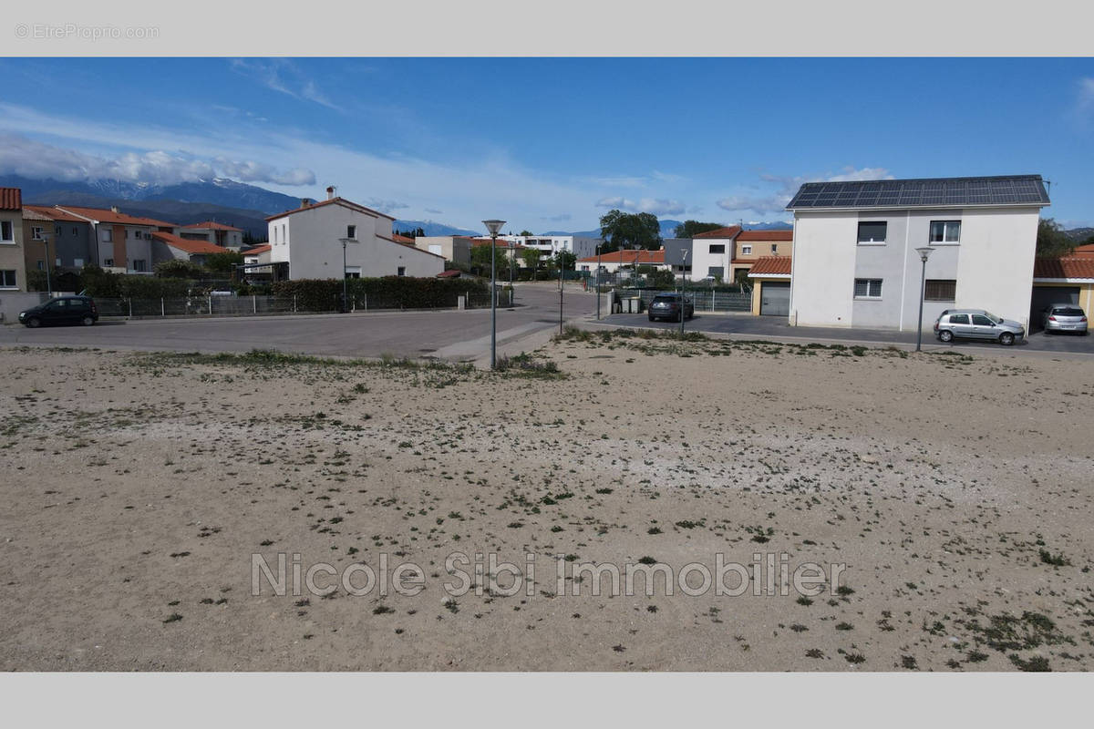 Terrain à MILLAS