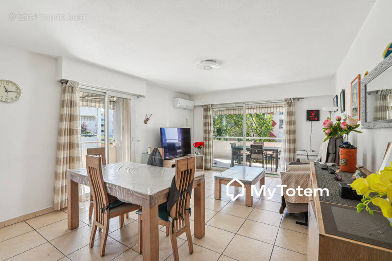 Appartement à SAINT-LAURENT-DU-VAR
