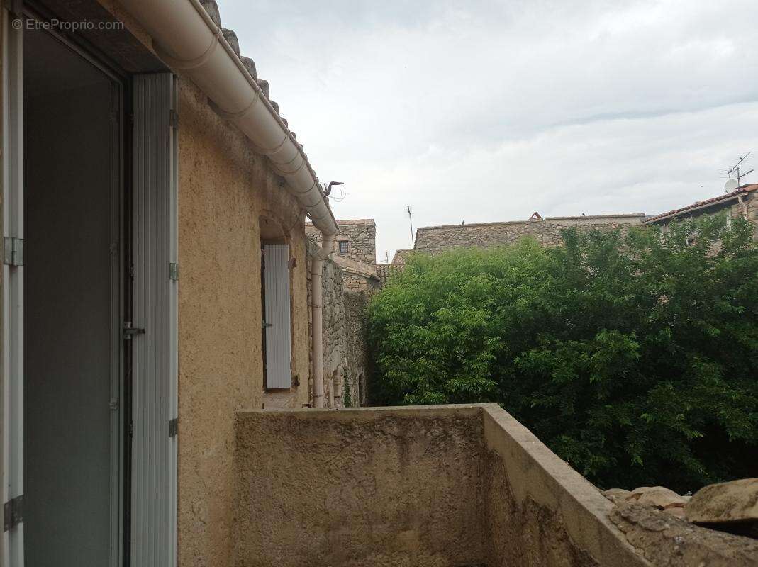 Appartement à BAGNOLS-SUR-CEZE