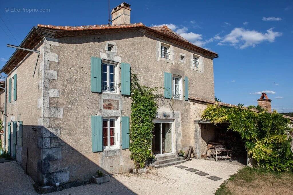 Maison à COURGEAC
