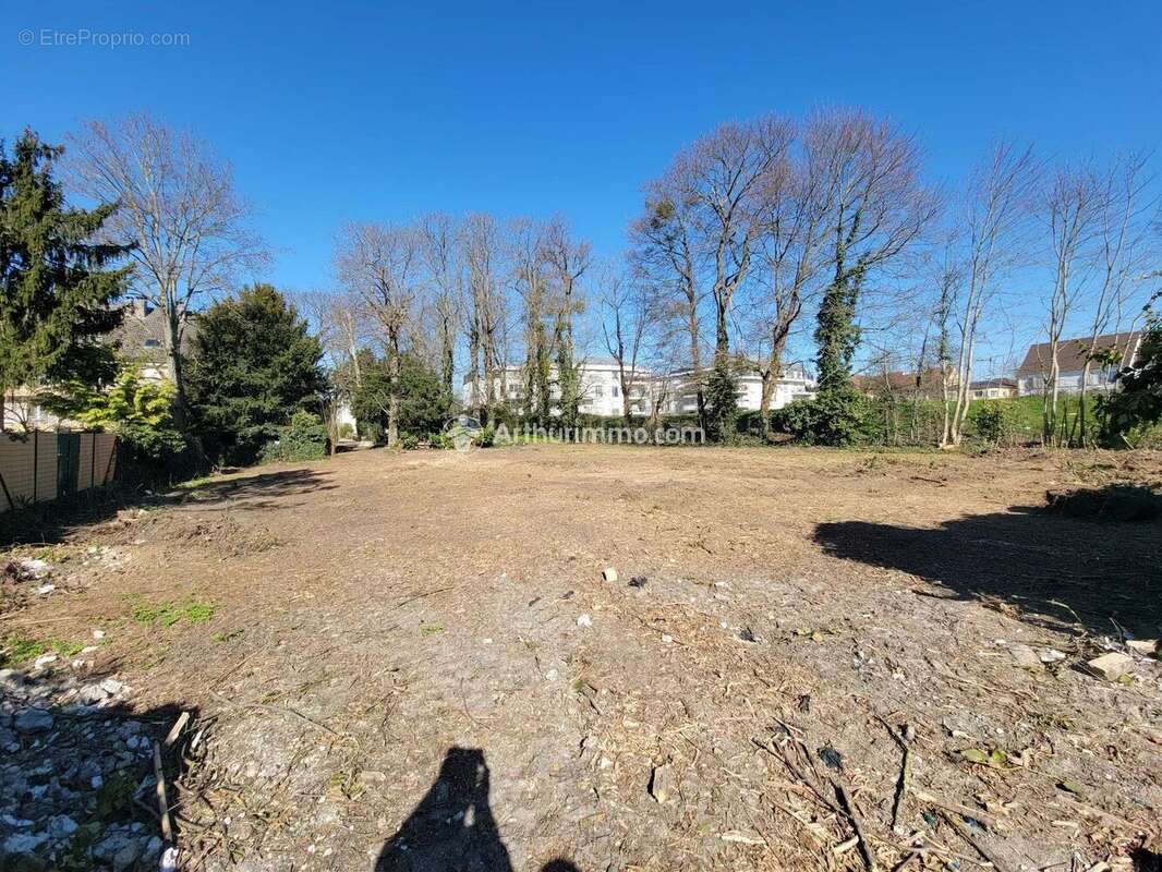 Terrain à SARCELLES