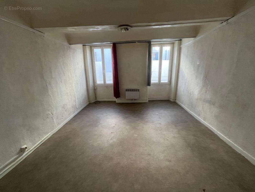 Appartement à SOLLIES-PONT