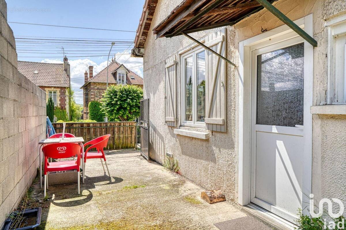 Photo 1 - Maison à JUZIERS