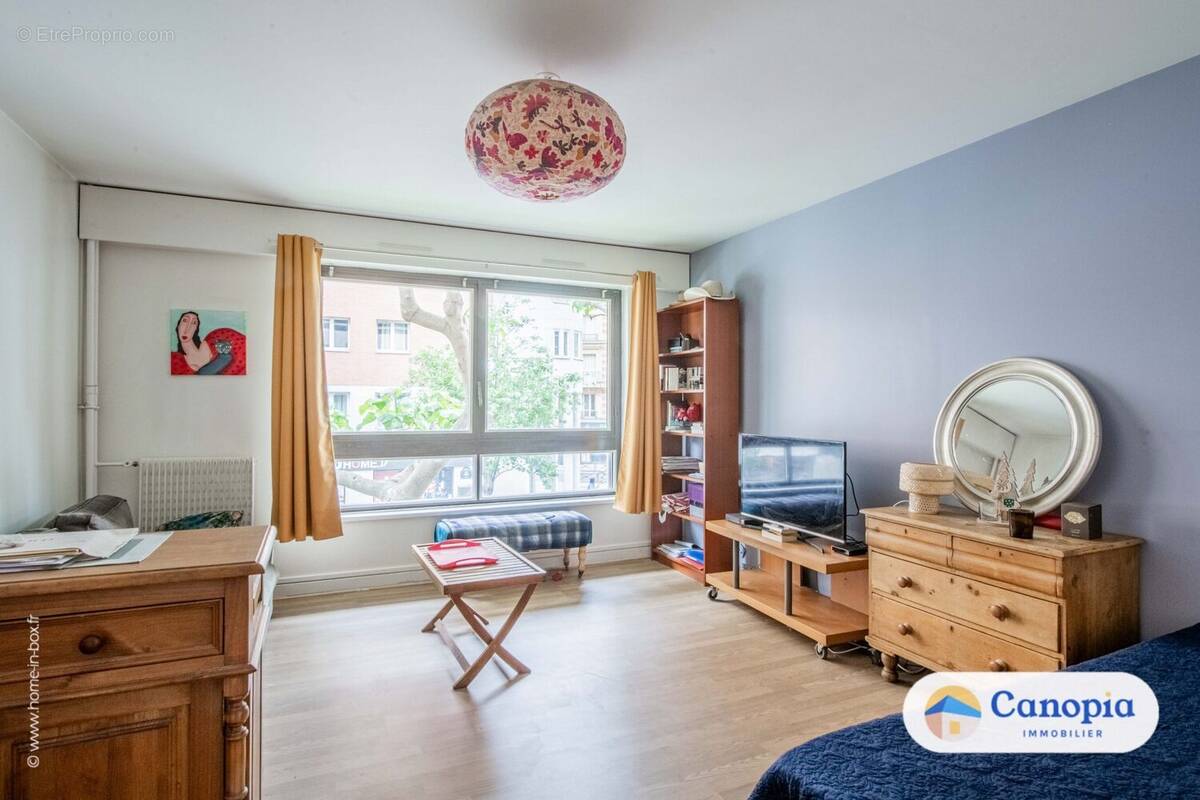 Appartement à PARIS-14E