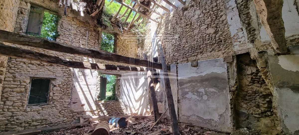 Maison à COURTHEZON