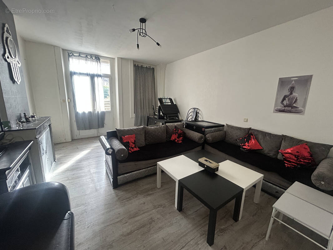 Appartement à LE CHAMBON-FEUGEROLLES