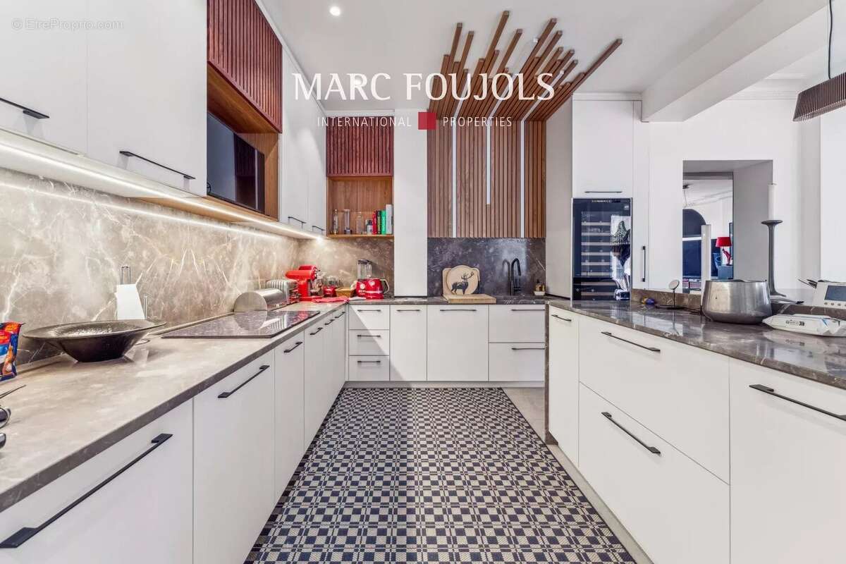 Appartement à PARIS-8E