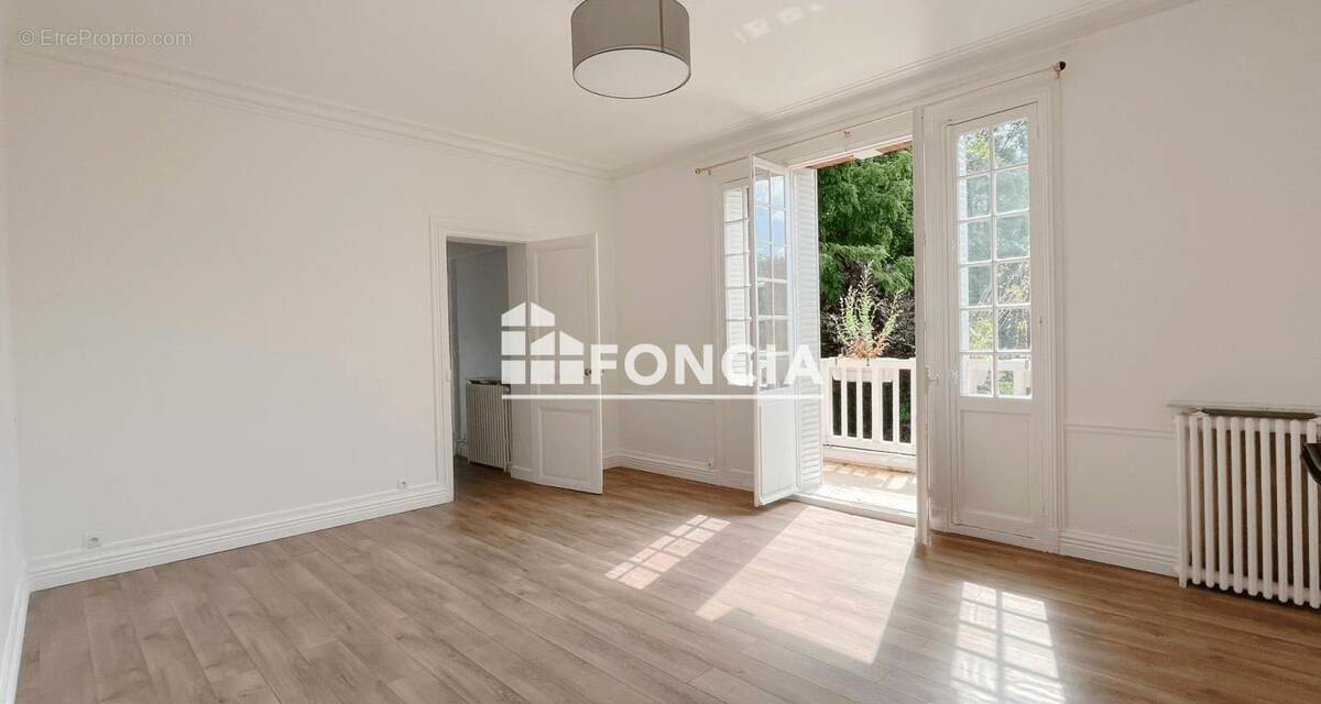 Appartement à L&#039;ETANG-LA-VILLE