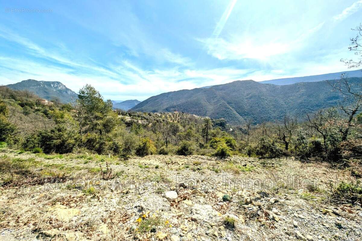 Terrain à PIERREFEU